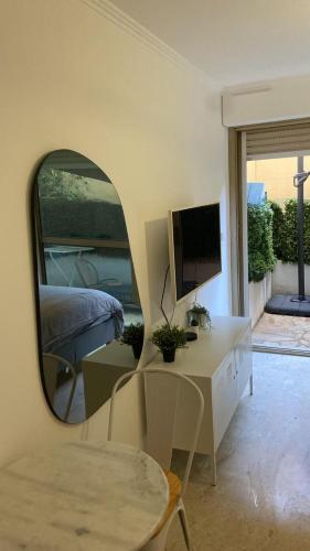 Zone Pietonne Studio with Private Terrace Heart of Nice 2 min Beach