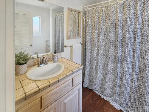 a bathroom with a sink and a shower at F-13 California Dreamin in Anaheim