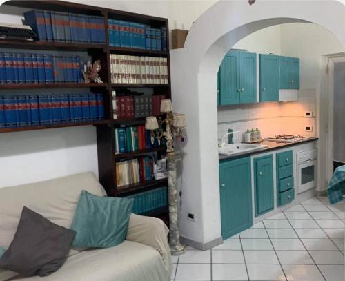 a living room with a couch and a book shelf with books at Appartamento ANGIE in Forio d'Ischia