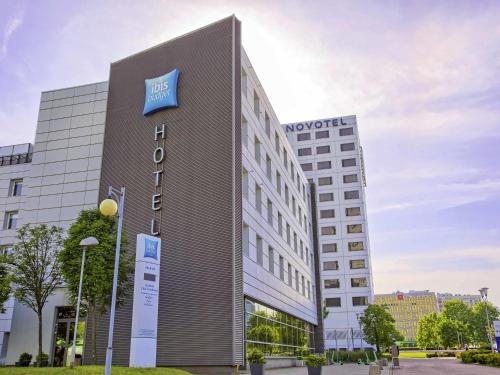 a building with a novo hotel sign on it at ibis budget Katowice Centrum in Katowice