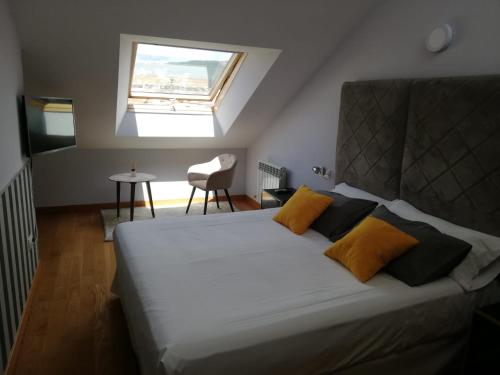 a bedroom with a large bed with a window at Golden Vedra Residences in Pontevedra