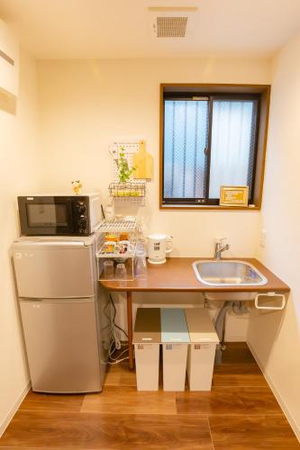 Whole 3-floor Tokyo house 3 showers 3 toilets Tatami Max 13