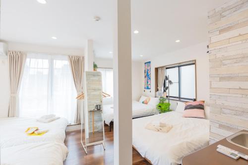 Whole 3-floor Tokyo house 3 showers 3 toilets Tatami Max 13