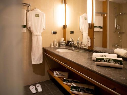 a bathroom with a sink and a mirror at Parc Beaumont Hôtel & Spa Pau - MGallery Collection in Pau