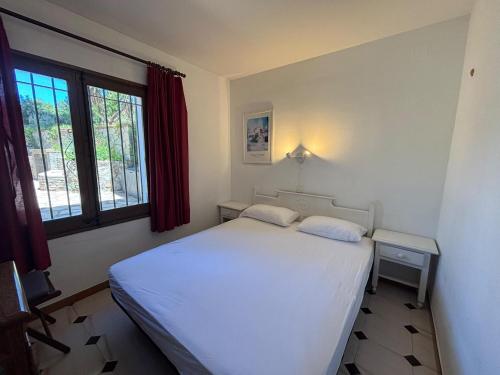 Maison familiale avec jardin et terrasse privée, piscine commune, proche de L'Estartit
