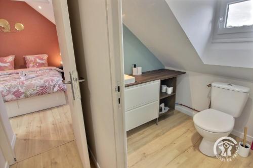 a small bathroom with a bed and a toilet at Kerlic in Ploubazlanec