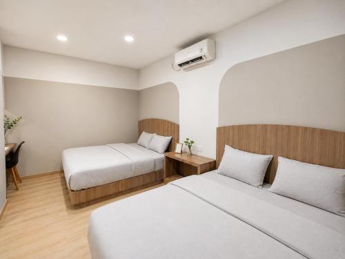 Llit o llits en una habitació de Crown Residence Family Room