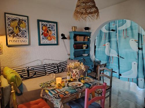 Stylish house with swimming pool,near beach & town, wifi