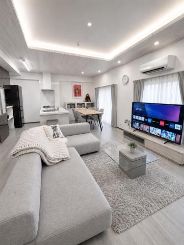 Room 701 Large 3LDK 98sqm Near Namba Big Balcony Ideal for Groups and Long Stay