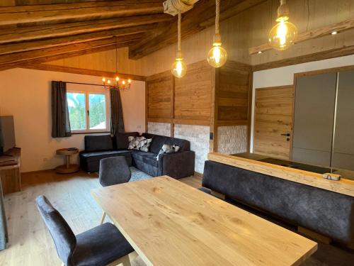 a living room with a couch and a table at Ferienwohnungen Unterdürmoos Apartments mit Chalet-Charme auf 1050 m , Alleinlage in Annaberg im Lammertal