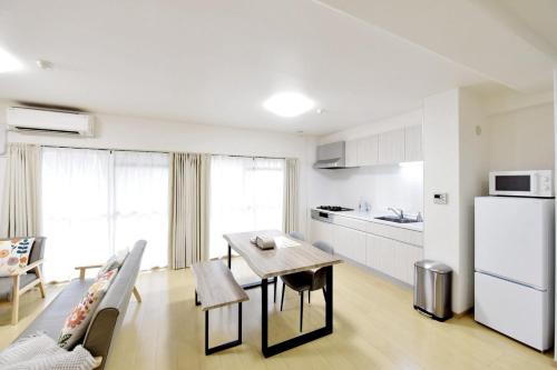 Room 402 Spacious 2LDK 80sqm Near Namba Family and Long Stay