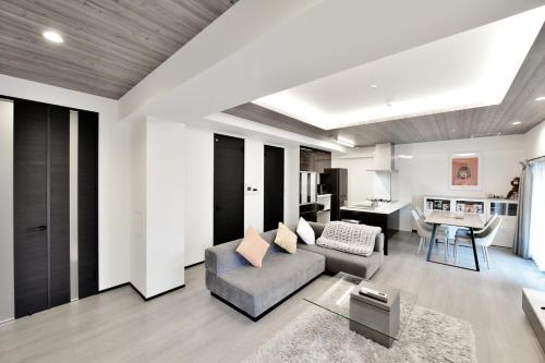 Room 701 Large 3LDK 98sqm Near Namba Big Balcony Ideal for Groups and Long Stay
