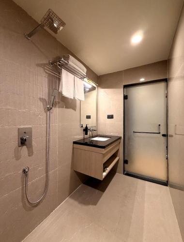 a bathroom with a sink and a shower at hotel midas in Sāgar