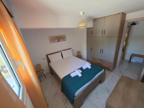 a bedroom with a bed with towels on it at Garyfallia's House in Korifásion