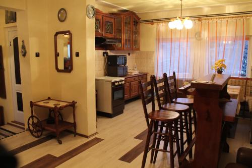 a kitchen and dining room with a table and chairs at Ruttkai Vendégház in Székesfehérvár