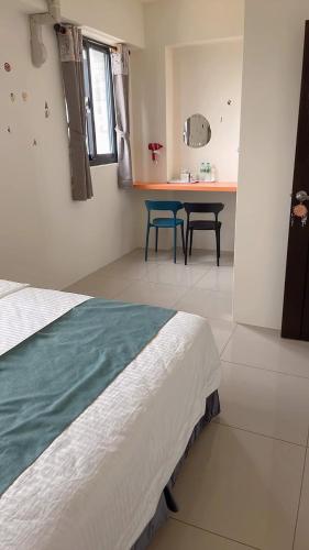 a bedroom with a bed and a table with chairs at Round toot in Jinning