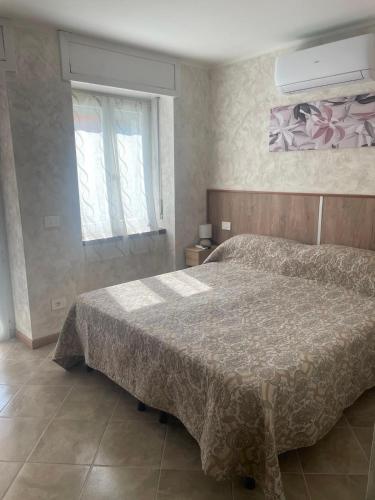 a bedroom with a bed and a window at Casa Domi in Sedrina