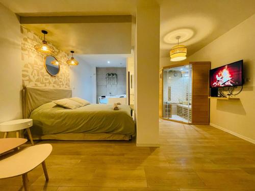 Suite Émeraude - Romance avec Spa Privé - 402