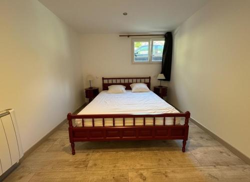 a bedroom with a bed in a room with a window at T4 avec jardin - ENVEITG in Enveitg