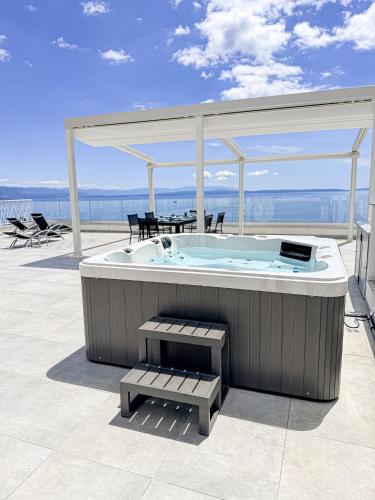 SkySea Residence in Bregi with a view of Opatija