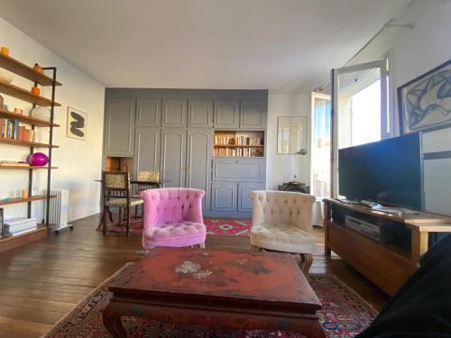 Love Nest In Paris