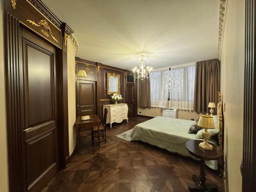 a bedroom with a bed and a table and a window at Le Tre Rose di Metta in Cerignola
