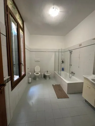 Golden Venezia Guest Rooms photo 6