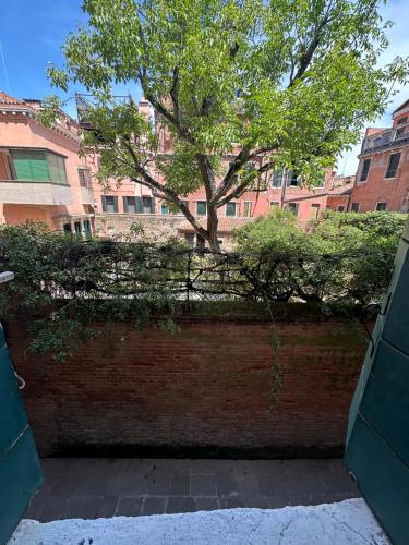 Golden Venezia Guest Rooms photo 37