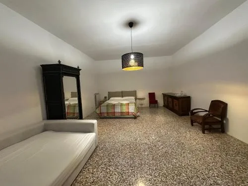 Golden Venezia Guest Rooms photo 13
