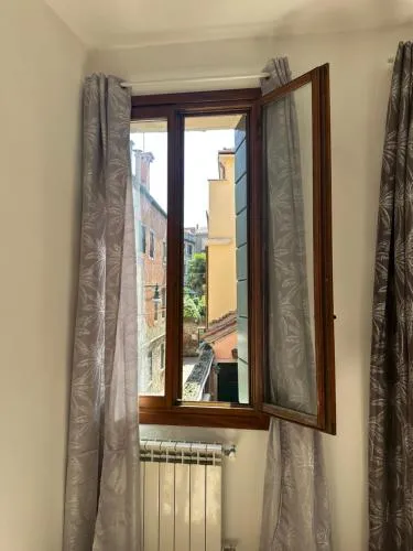 Golden Venezia Guest Rooms photo 12