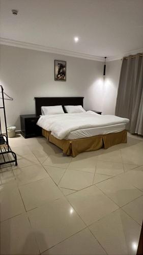 a bedroom with a large bed in a room at زهرة الهدا in Al Hada