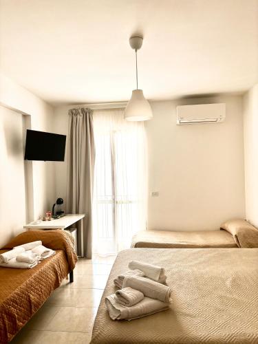 a bedroom with two beds with towels on the floor at La Quiete in Scilla