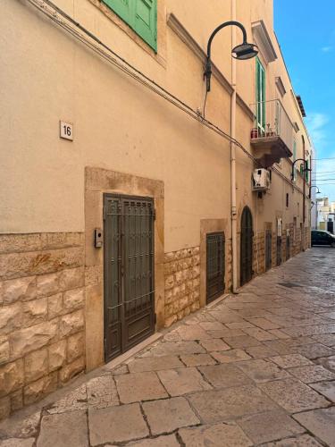 a building with a door on the side of a street at MaryClouBert-Home in Molfetta