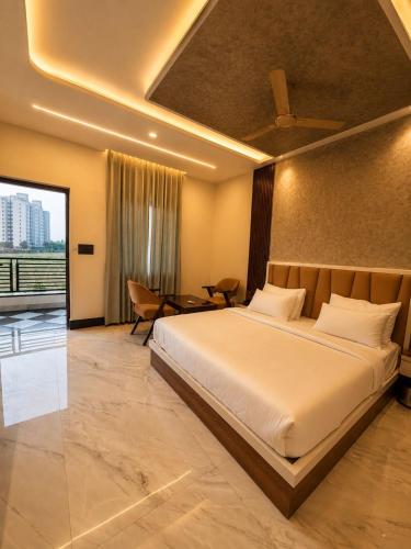 a bedroom with a large bed with a ceiling at Vianara's Eco Feel Resort in Jaipur