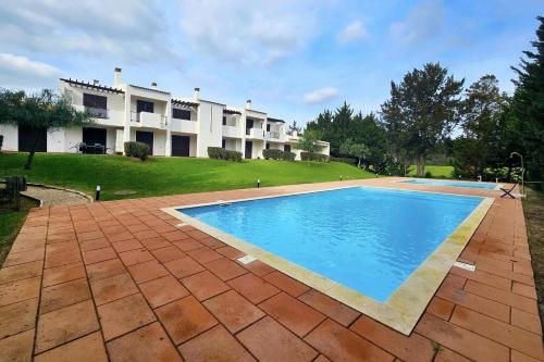 Jaqueline Beach and Golf House