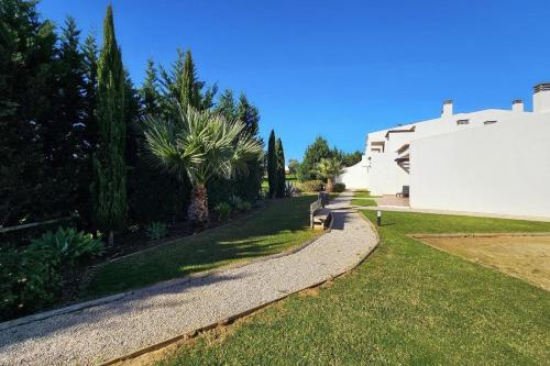 Jaqueline Beach and Golf House