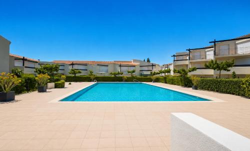 T3 avec piscine, jardin, parking & Accès Mer