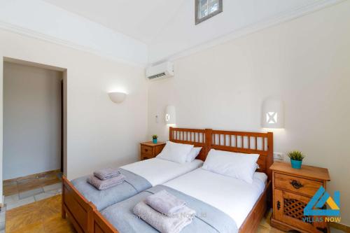 Villa Del Faro - Sunshine Awaits by Villas Now Ltd