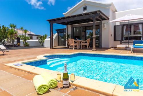 Villa Del Faro - Sunshine Awaits by Villas Now Ltd