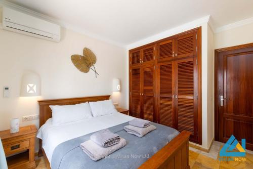 Villa Del Faro - Sunshine Awaits by Villas Now Ltd