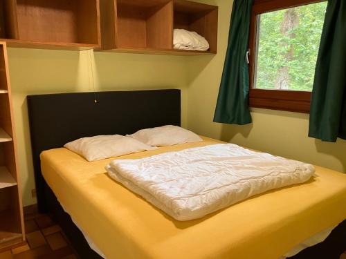a bed with white sheets and pillows in a bedroom at Le Renard - Oignies 50 in Petit Mesnil