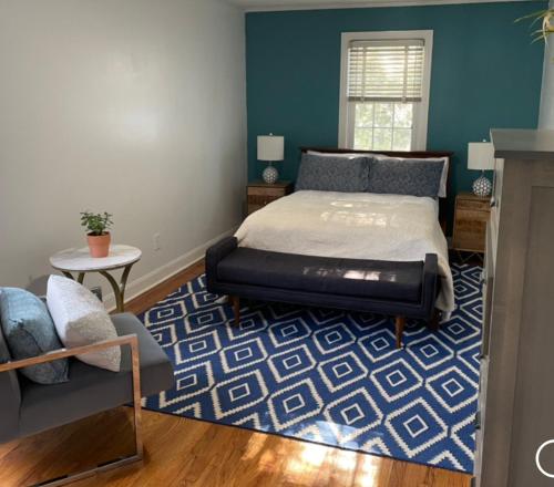 Llit o llits en una habitació de Cozy Elegance