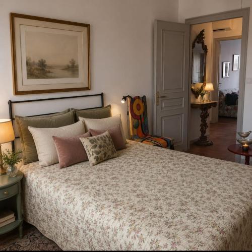 a bedroom with a large bed with pillows at Matteotti suite&gare in Asti
