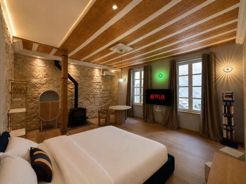 ROMANTIC ROOM in AVIGNON - patio - clim - hypercentre