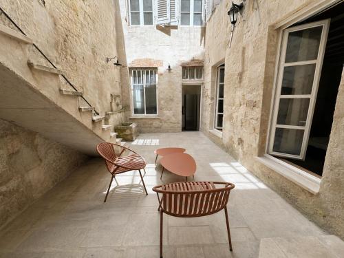 ROMANTIC ROOM in AVIGNON - patio - clim - hypercentre