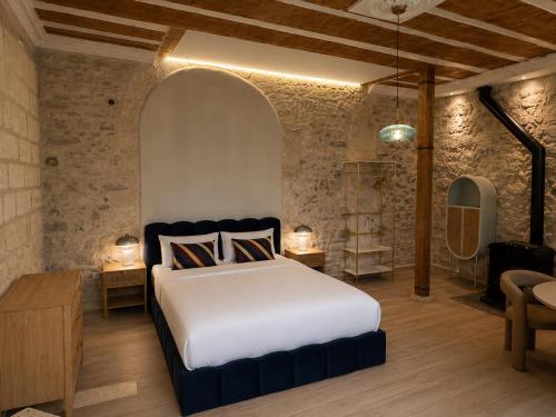 ROMANTIC ROOM in AVIGNON - patio - clim - hypercentre
