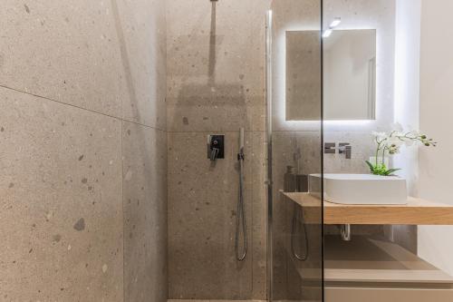 The Elite Stay in Florence - Modern Harmony - 2BR - 2 Baths
