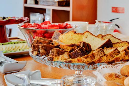 a bowl of bread and strawberries on a table at Manta Guest - Bed & Breakfast in Manta Rota