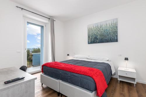 a bedroom with a bed and a large window at Il Nido Dei Ribelli in Mergo