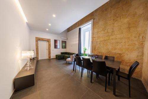 FelyApartment - Historic City Center District